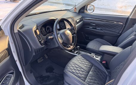 Mitsubishi Outlander III рестайлинг 3, 2022 год, 2 690 000 рублей, 16 фотография