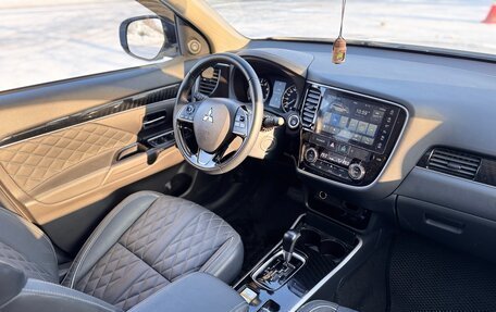 Mitsubishi Outlander III рестайлинг 3, 2022 год, 2 690 000 рублей, 17 фотография