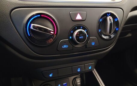 Hyundai Solaris II рестайлинг, 2017 год, 1 049 000 рублей, 13 фотография