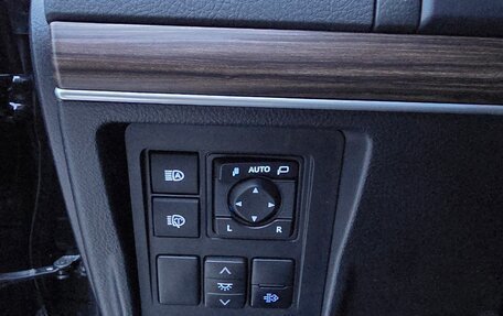 Toyota Land Cruiser Prado 150 рестайлинг 2, 2021 год, 7 200 000 рублей, 13 фотография