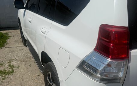 Toyota Land Cruiser Prado 150 рестайлинг 2, 2011 год, 3 200 000 рублей, 4 фотография