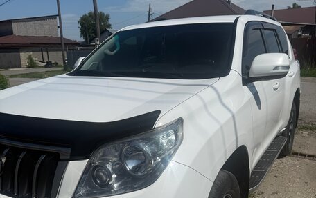 Toyota Land Cruiser Prado 150 рестайлинг 2, 2011 год, 3 200 000 рублей, 12 фотография