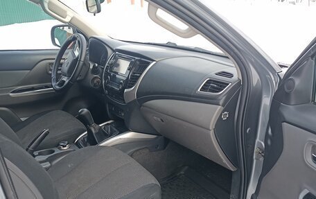 Mitsubishi L200 IV рестайлинг, 2017 год, 1 720 000 рублей, 9 фотография