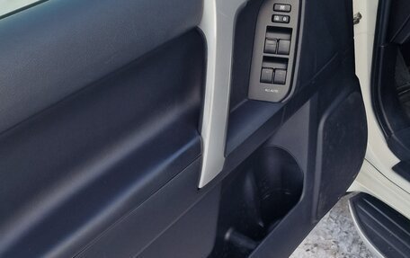 Toyota Land Cruiser Prado 150 рестайлинг 2, 2020 год, 4 800 000 рублей, 10 фотография