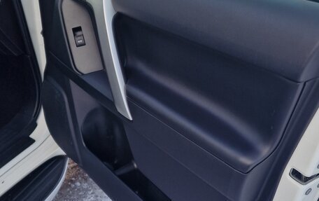 Toyota Land Cruiser Prado 150 рестайлинг 2, 2020 год, 4 800 000 рублей, 11 фотография