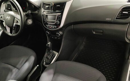 Hyundai Solaris II рестайлинг, 2016 год, 900 000 рублей, 13 фотография