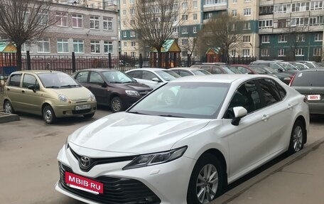 Toyota Camry, 2018 год, 2 750 000 рублей, 7 фотография