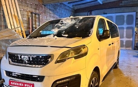 Peugeot Traveller I, 2019 год, 1 900 000 рублей, 1 фотография