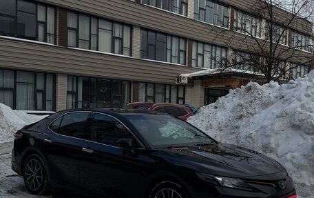 Toyota Camry, 2023 год, 3 990 000 рублей, 1 фотография