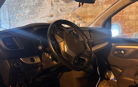 Peugeot Traveller I, 2019 год, 1 900 000 рублей, 3 фотография