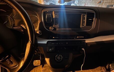 Peugeot Traveller I, 2019 год, 1 900 000 рублей, 5 фотография