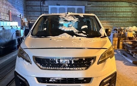 Peugeot Traveller I, 2019 год, 1 900 000 рублей, 2 фотография