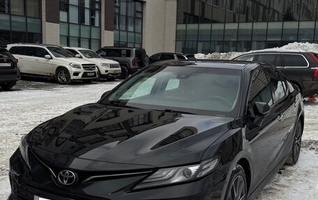 Toyota Camry, 2023 год, 3 990 000 рублей, 2 фотография