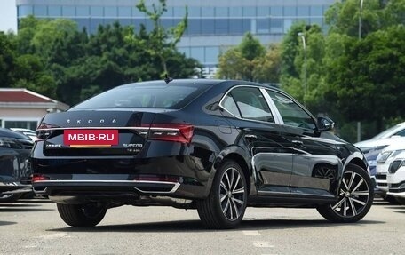 Skoda Superb III рестайлинг, 2025 год, 2 300 000 рублей, 5 фотография