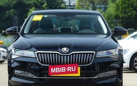 Skoda Superb III рестайлинг, 2025 год, 2 300 000 рублей, 2 фотография