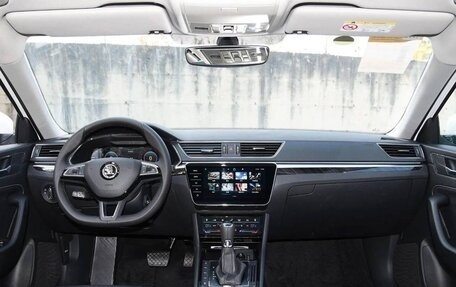 Skoda Superb III рестайлинг, 2025 год, 2 300 000 рублей, 6 фотография