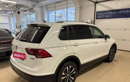 Volkswagen Tiguan II, 2019 год, 2 623 000 рублей, 7 фотография