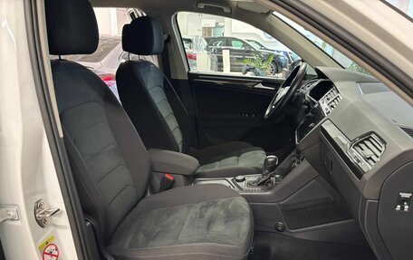 Volkswagen Tiguan II, 2019 год, 2 623 000 рублей, 18 фотография