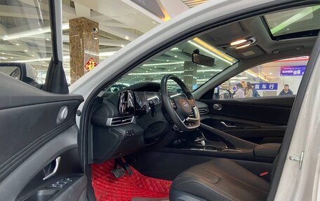 Hyundai Elantra, 2021 год, 1 750 000 рублей, 5 фотография