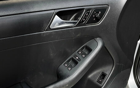 Volkswagen Jetta VI, 2013 год, 870 000 рублей, 11 фотография