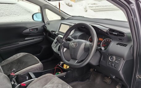 Toyota Wish II, 2017 год, 2 080 000 рублей, 21 фотография