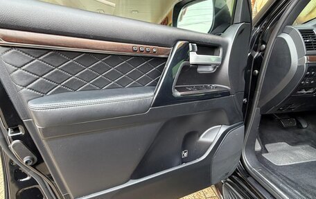 Toyota Land Cruiser 200, 2018 год, 6 200 000 рублей, 2 фотография