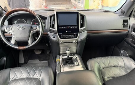 Toyota Land Cruiser 200, 2018 год, 6 200 000 рублей, 10 фотография