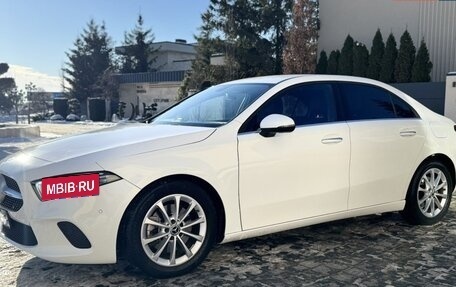 Mercedes-Benz A-Класс, 2022 год, 2 400 000 рублей, 3 фотография