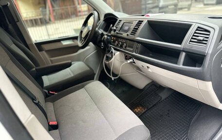 Volkswagen Transporter T6 рестайлинг, 2018 год, 2 700 000 рублей, 9 фотография