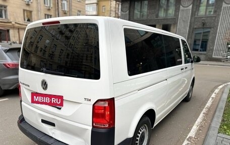 Volkswagen Transporter T6 рестайлинг, 2018 год, 2 700 000 рублей, 7 фотография