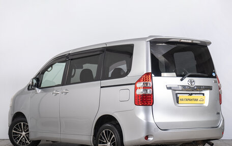 Toyota Noah III, 2011 год, 1 449 000 рублей, 6 фотография