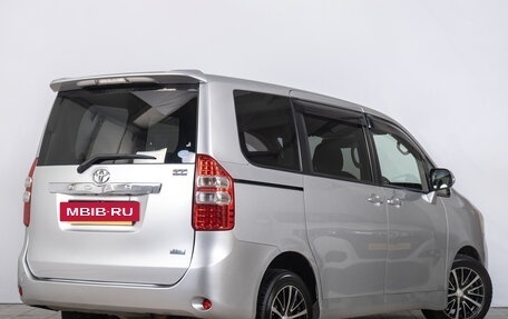 Toyota Noah III, 2011 год, 1 449 000 рублей, 7 фотография