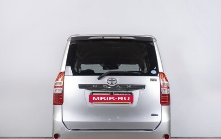 Toyota Noah III, 2011 год, 1 449 000 рублей, 5 фотография