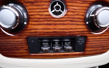 Rolls-Royce Phantom VII рестайлинг, 2008 год, 29 000 000 рублей, 28 фотография