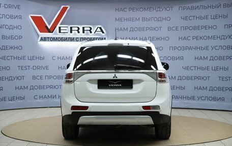 Mitsubishi Outlander III рестайлинг 3, 2014 год, 1 390 000 рублей, 6 фотография