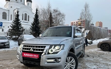 Mitsubishi Pajero IV, 2015 год, 2 580 000 рублей, 3 фотография