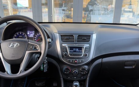 Hyundai Solaris II рестайлинг, 2015 год, 950 000 рублей, 13 фотография