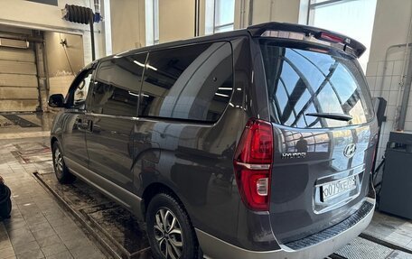 Hyundai H-1 II рестайлинг, 2019 год, 2 980 000 рублей, 4 фотография