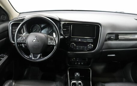 Mitsubishi Outlander III рестайлинг 3, 2018 год, 2 795 000 рублей, 14 фотография