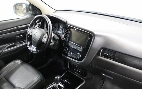 Mitsubishi Outlander III рестайлинг 3, 2018 год, 2 795 000 рублей, 10 фотография