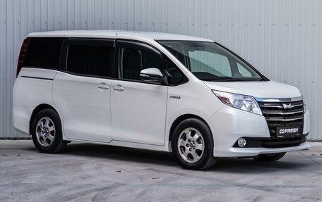 Toyota Noah III, 2016 год, 1 960 000 рублей, 1 фотография
