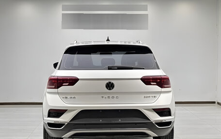 Volkswagen T-Roc I, 2023 год, 2 206 000 рублей, 5 фотография