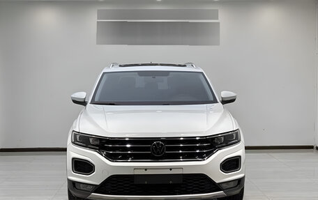 Volkswagen T-Roc I, 2023 год, 2 206 000 рублей, 2 фотография