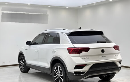 Volkswagen T-Roc I, 2023 год, 2 206 000 рублей, 6 фотография