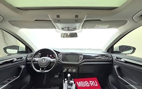 Volkswagen T-Roc I, 2023 год, 2 206 000 рублей, 9 фотография