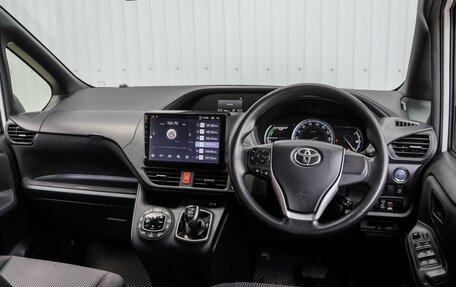 Toyota Noah III, 2016 год, 1 960 000 рублей, 6 фотография