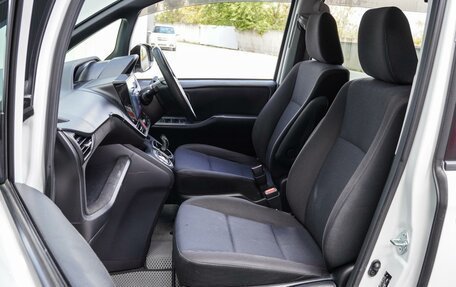 Toyota Noah III, 2016 год, 1 960 000 рублей, 8 фотография