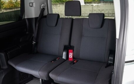 Toyota Noah III, 2016 год, 1 960 000 рублей, 9 фотография