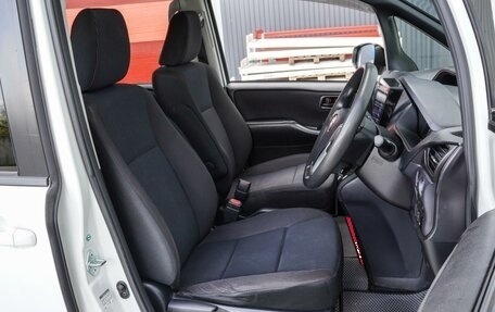 Toyota Noah III, 2016 год, 1 960 000 рублей, 11 фотография