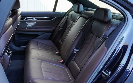 BMW 7 серия, 2017 год, 5 425 000 рублей, 9 фотография